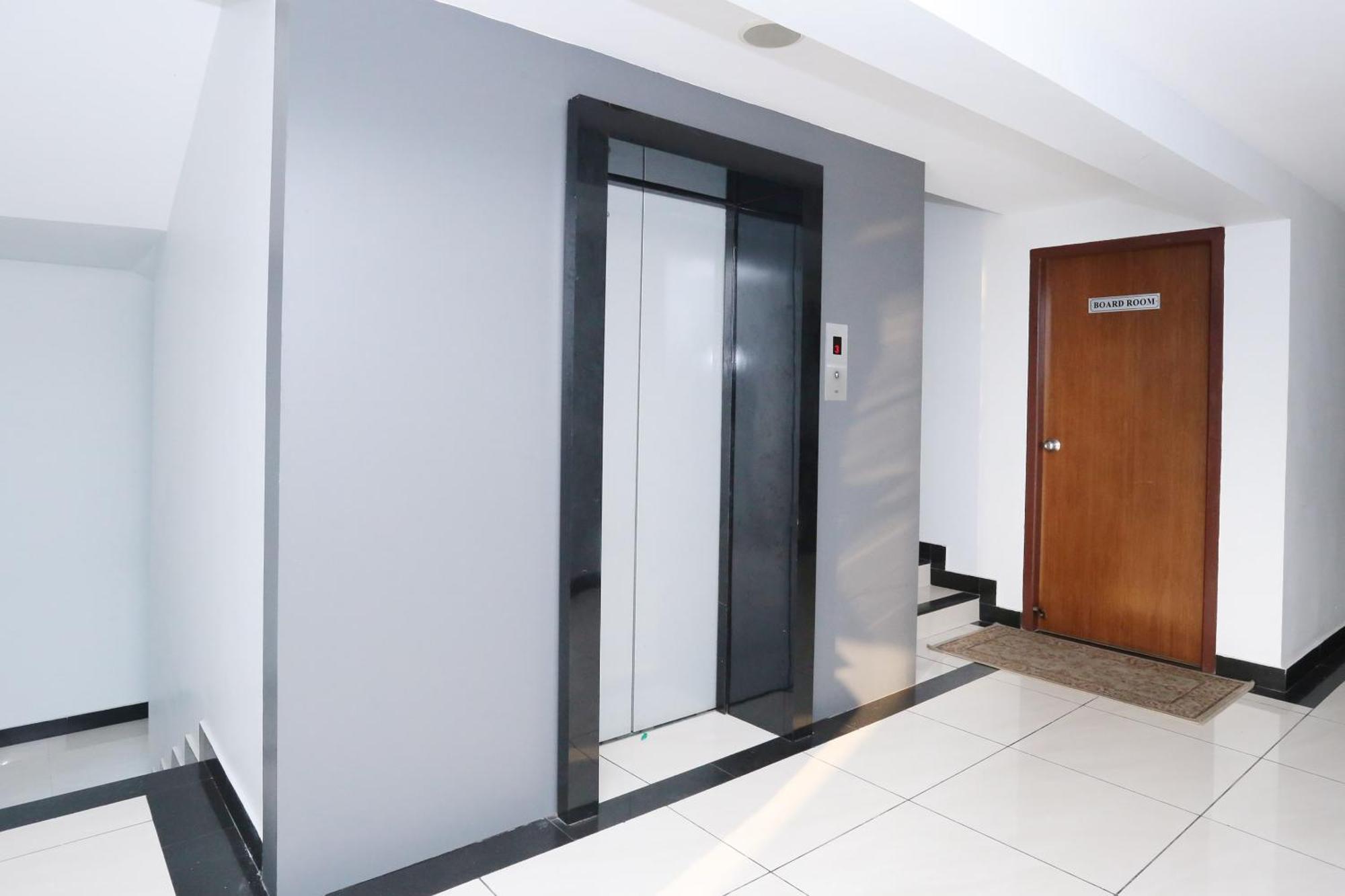 Super Townhouse Malabar Illam Hotel Kochi Exterior photo