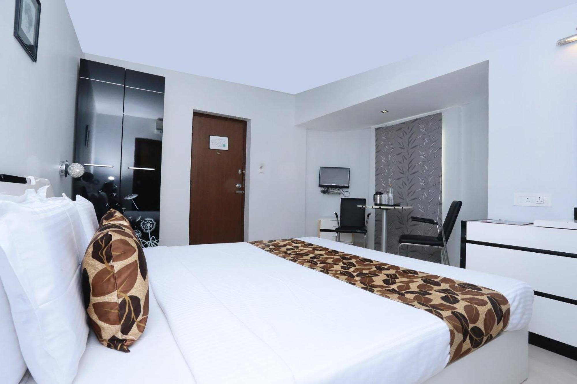 Super Townhouse Malabar Illam Hotel Kochi Exterior photo