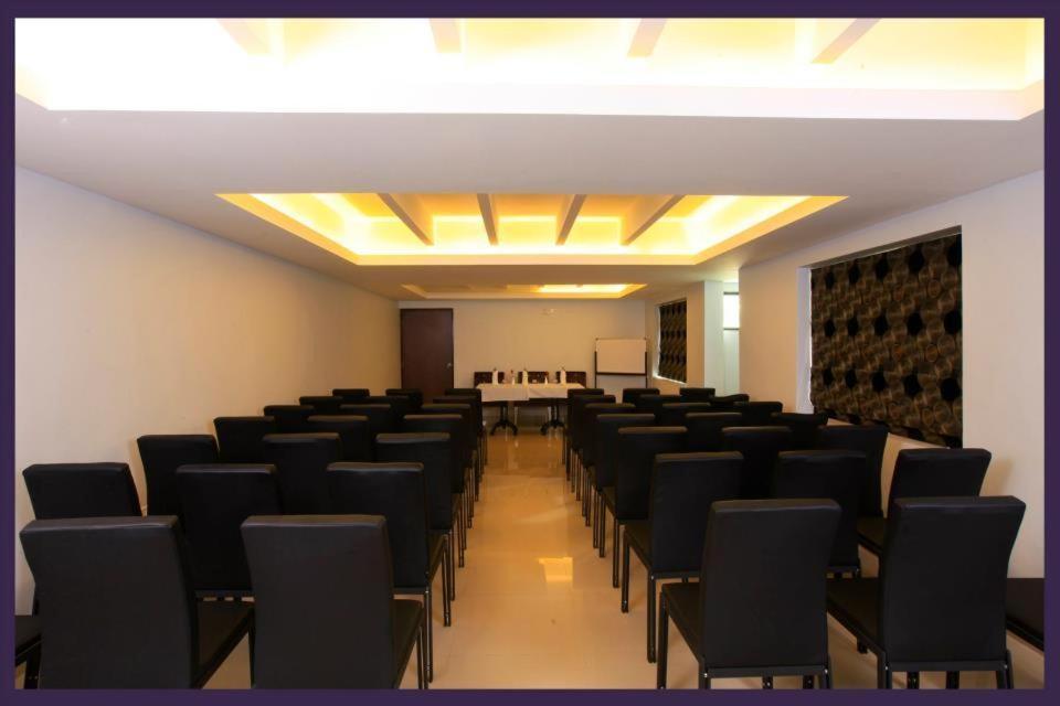 Super Townhouse Malabar Illam Hotel Kochi Exterior photo