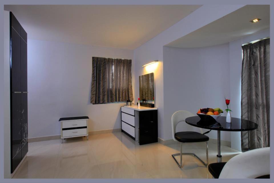 Super Townhouse Malabar Illam Hotel Kochi Exterior photo