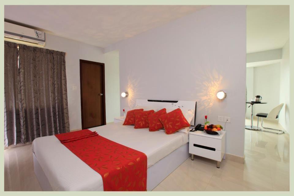 Super Townhouse Malabar Illam Hotel Kochi Exterior photo