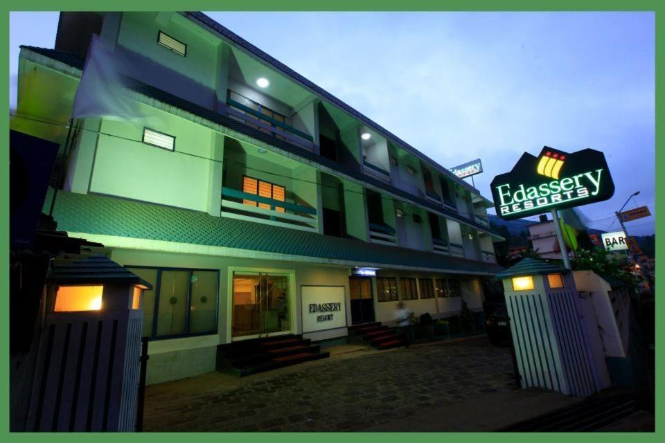 Super Townhouse Malabar Illam Hotel Kochi Exterior photo