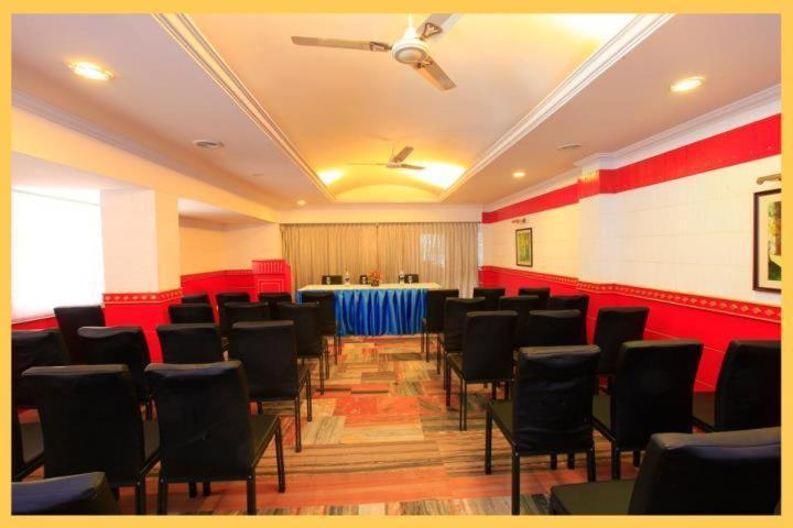 Super Townhouse Malabar Illam Hotel Kochi Exterior photo